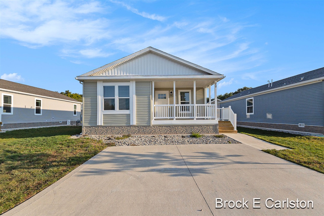 Homes for sale in Norton Shores, MI | 1283 E Ellis Rd #20, Norton Shores, MI 49441 | MLS# 70492203