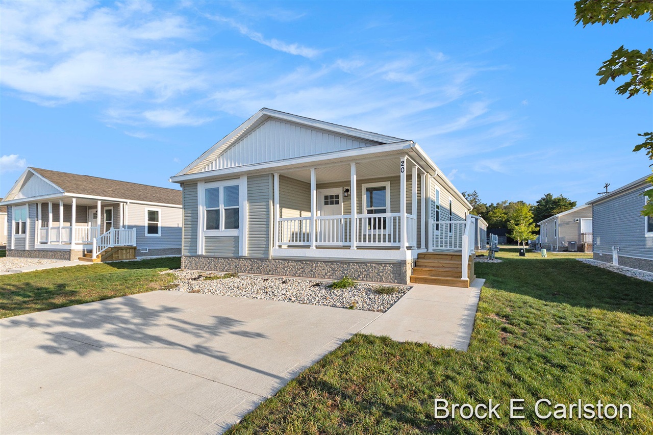 Homes for sale in Norton Shores, MI | 1283 E Ellis Rd #20, Norton Shores, MI 49441 | MLS# 70492203