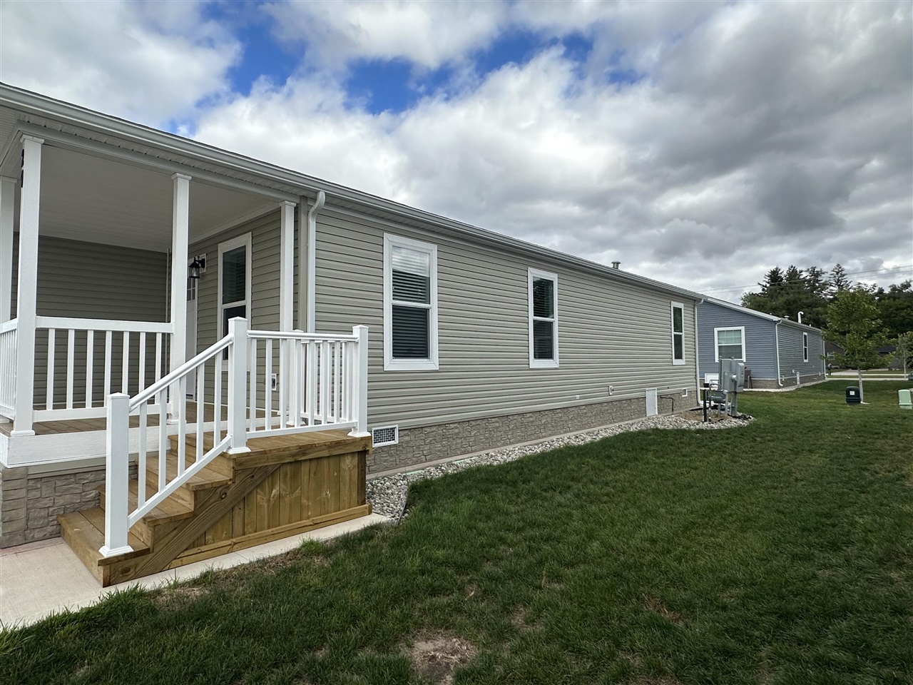 Homes for sale in Norton Shores, MI | 1283 E Ellis Rd #20, Norton Shores, MI 49441 | MLS# 70492203