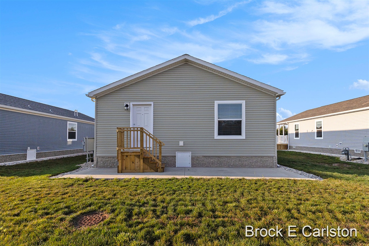 Homes for sale in Norton Shores, MI | 1283 E Ellis Rd #20, Norton Shores, MI 49441 | MLS# 70492203