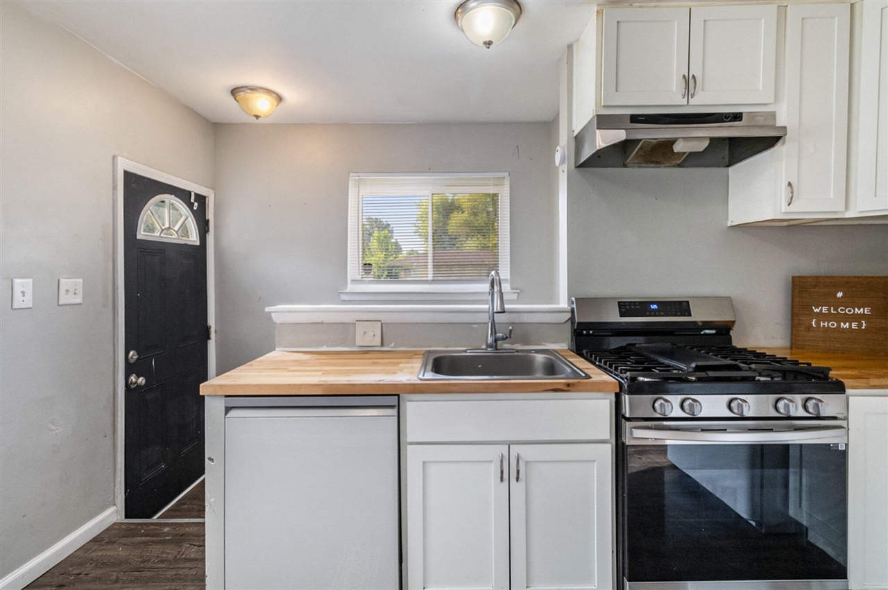 Homes for sale in Inkster, MI | 29978 Carlysle St, Inkster, MI 48141 | MLS# 70492410