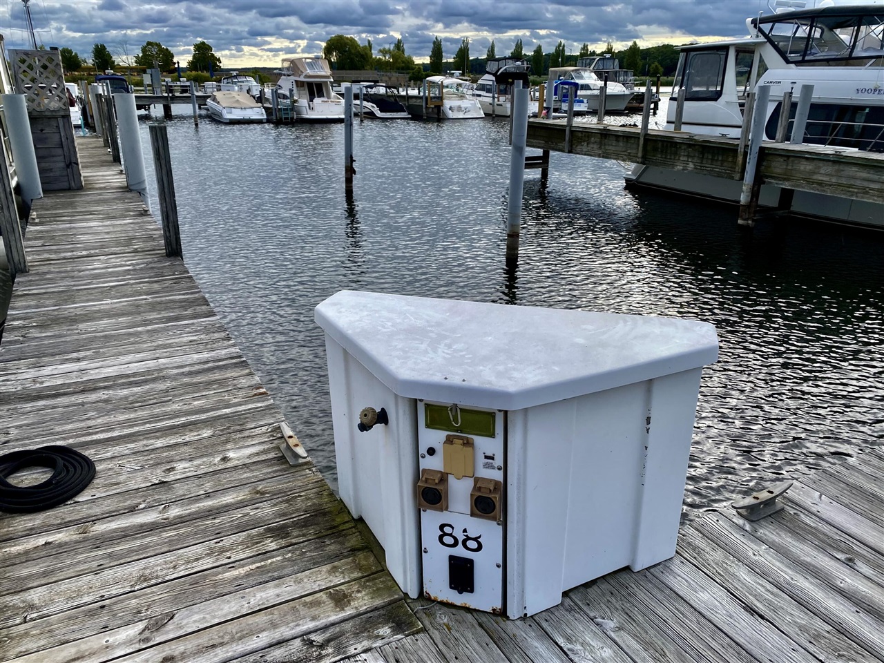 Homes for sale in Montague, MI | 8560 Ellenwood Dr, Montague, MI 49437 | MLS# 70492451