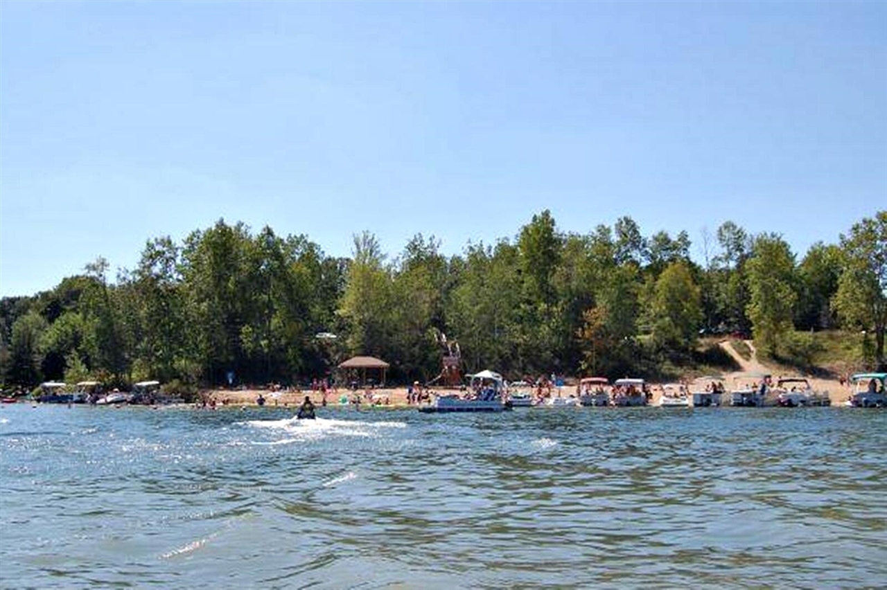 Homes for sale in Stanwood, MI | 10933 Shawnee Trl, Stanwood, MI 49346 | MLS# 70492573