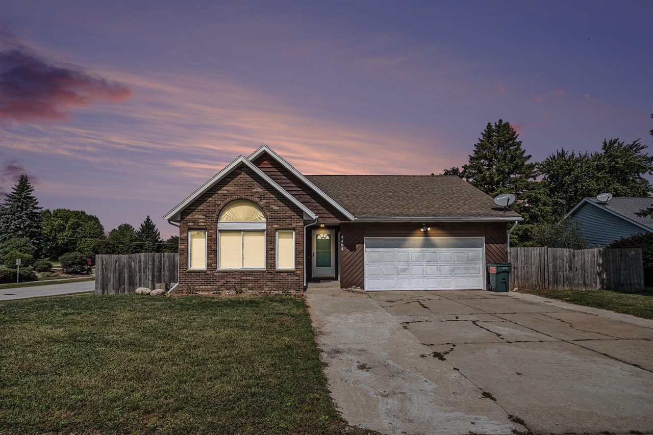 Homes for sale in Kentwood, MI | 4404 Springmont Dr, Kentwood, MI 49512 | MLS# 70492800