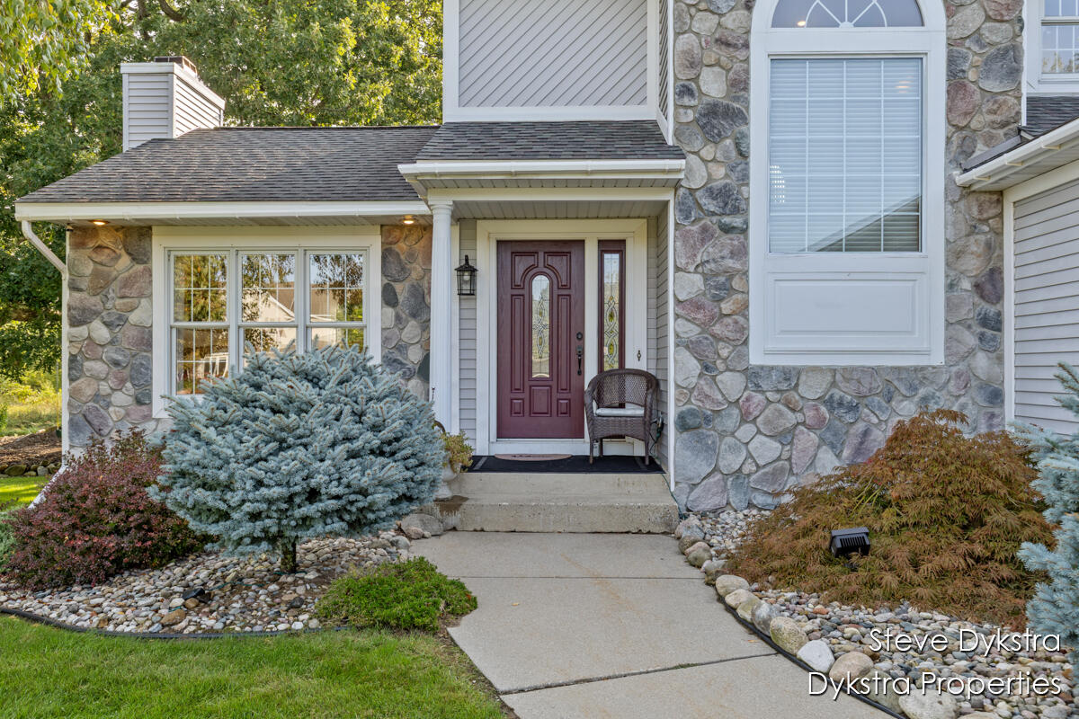 Homes for sale in Ada, MI | 2265 Grand Valley Dr, Ada, MI 49301 | MLS# 70493210