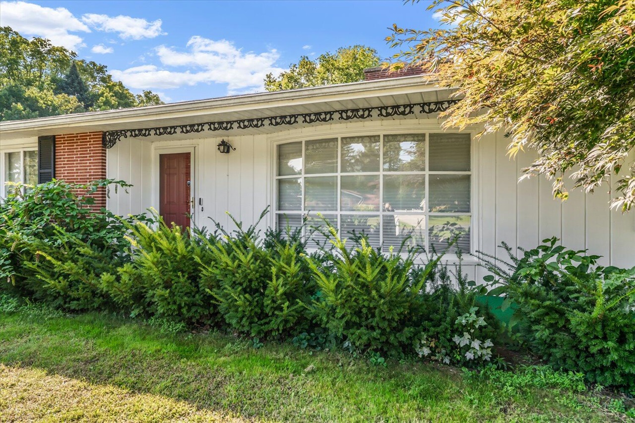 Homes for sale in Kalamazoo, MI | 3521 Meadowcroft Ave, Kalamazoo, MI 49004 | MLS# 70493349