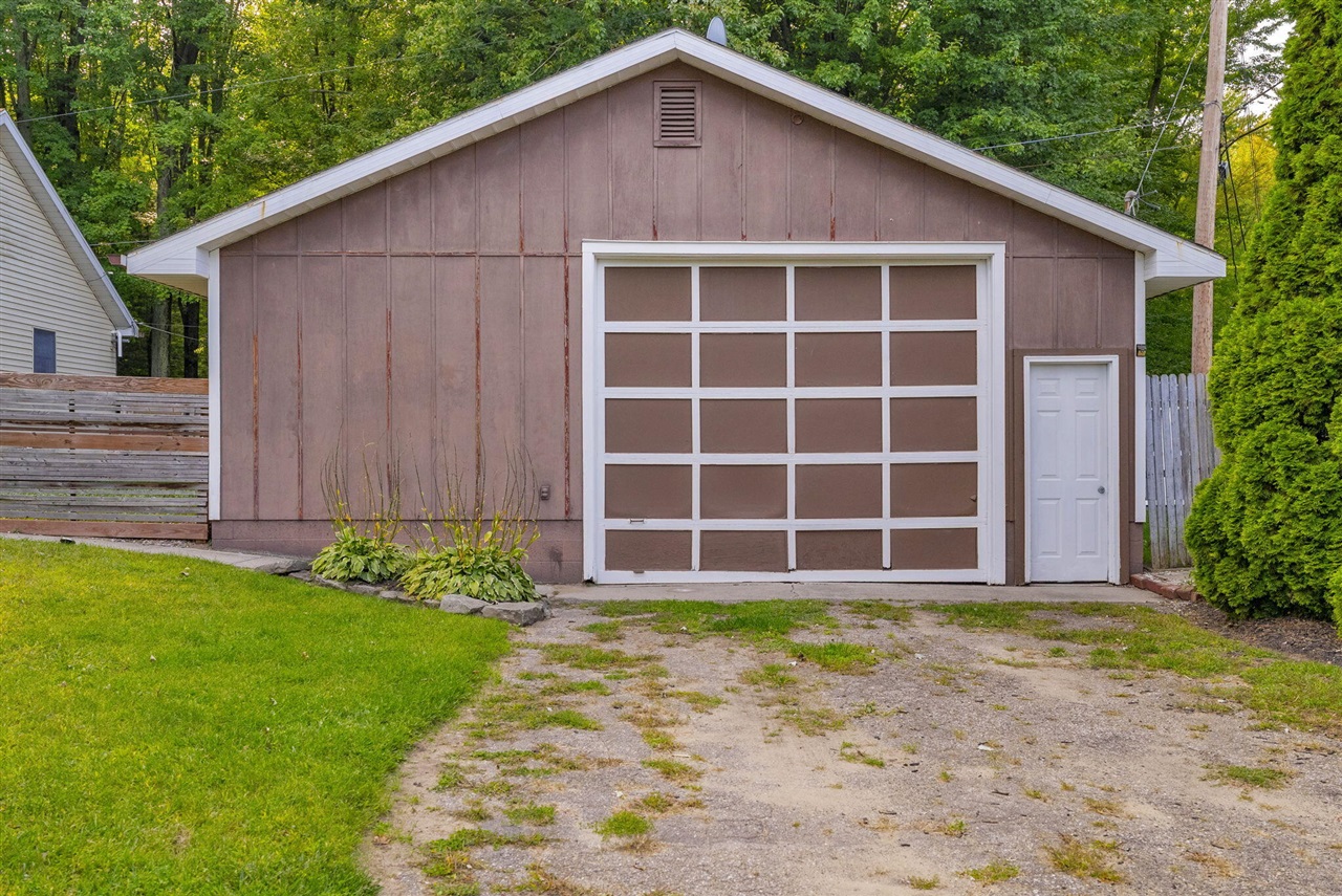 Homes for sale in Fort Gratiot, MI | 4321 Parker Rd, Fort Gratiot, MI 48059 | MLS# 70493355