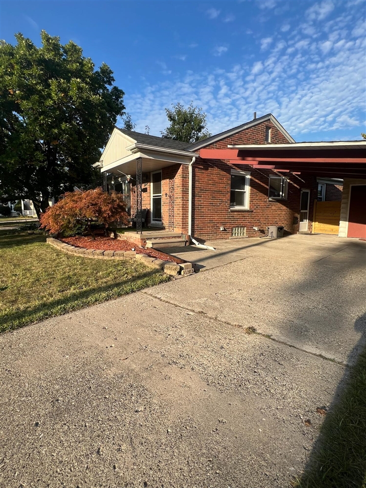 Homes for sale in Royal Oak, MI | 1116 Symes Ct, Royal Oak, MI 48067 | MLS# 70493451