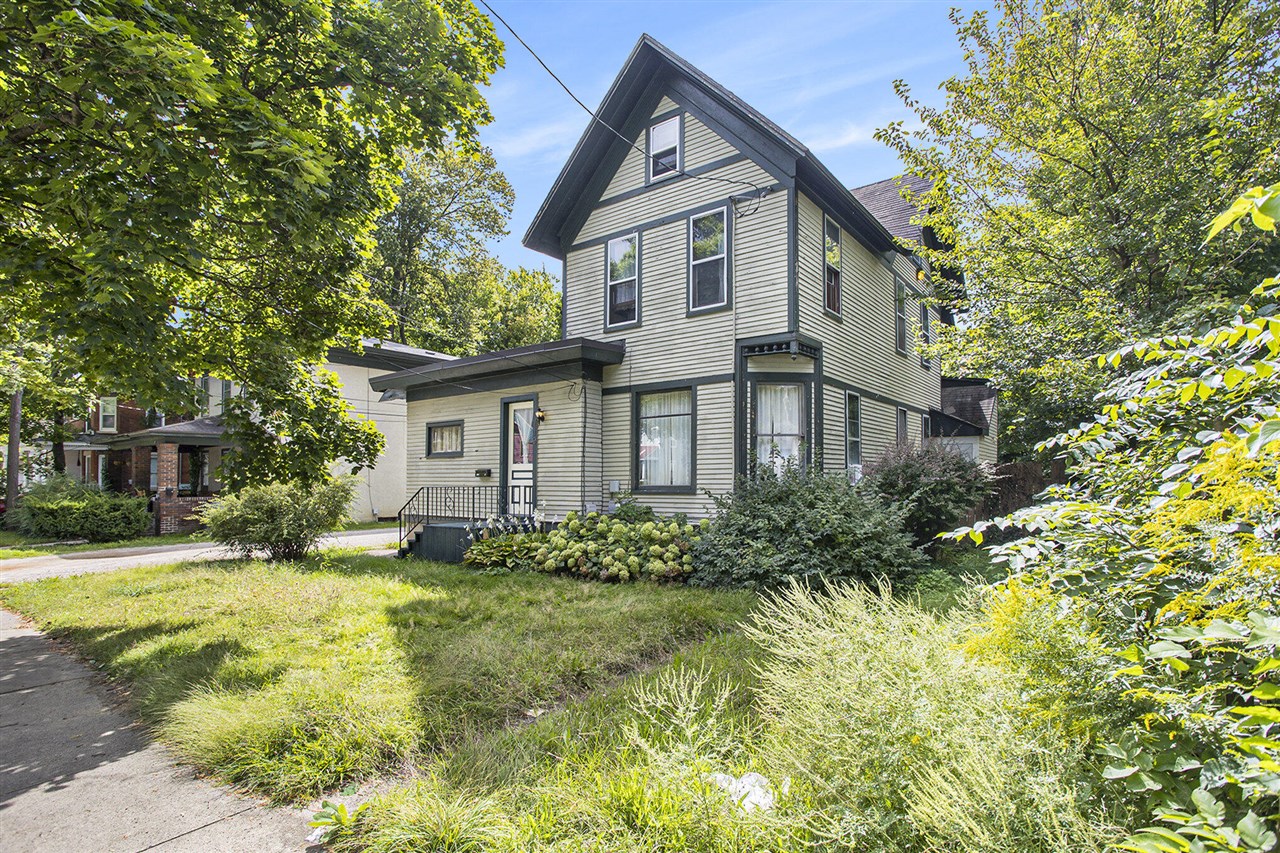 Homes for sale in Kalamazoo, MI | 719 W Vine St, Kalamazoo, MI 49008 | MLS# 70493569