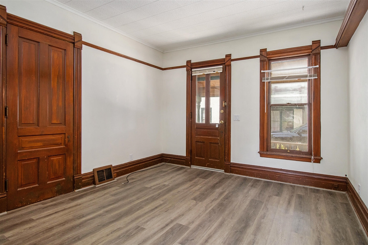 Homes for sale in Kalamazoo, MI | 719 W Vine St, Kalamazoo, MI 49008 | MLS# 70493569