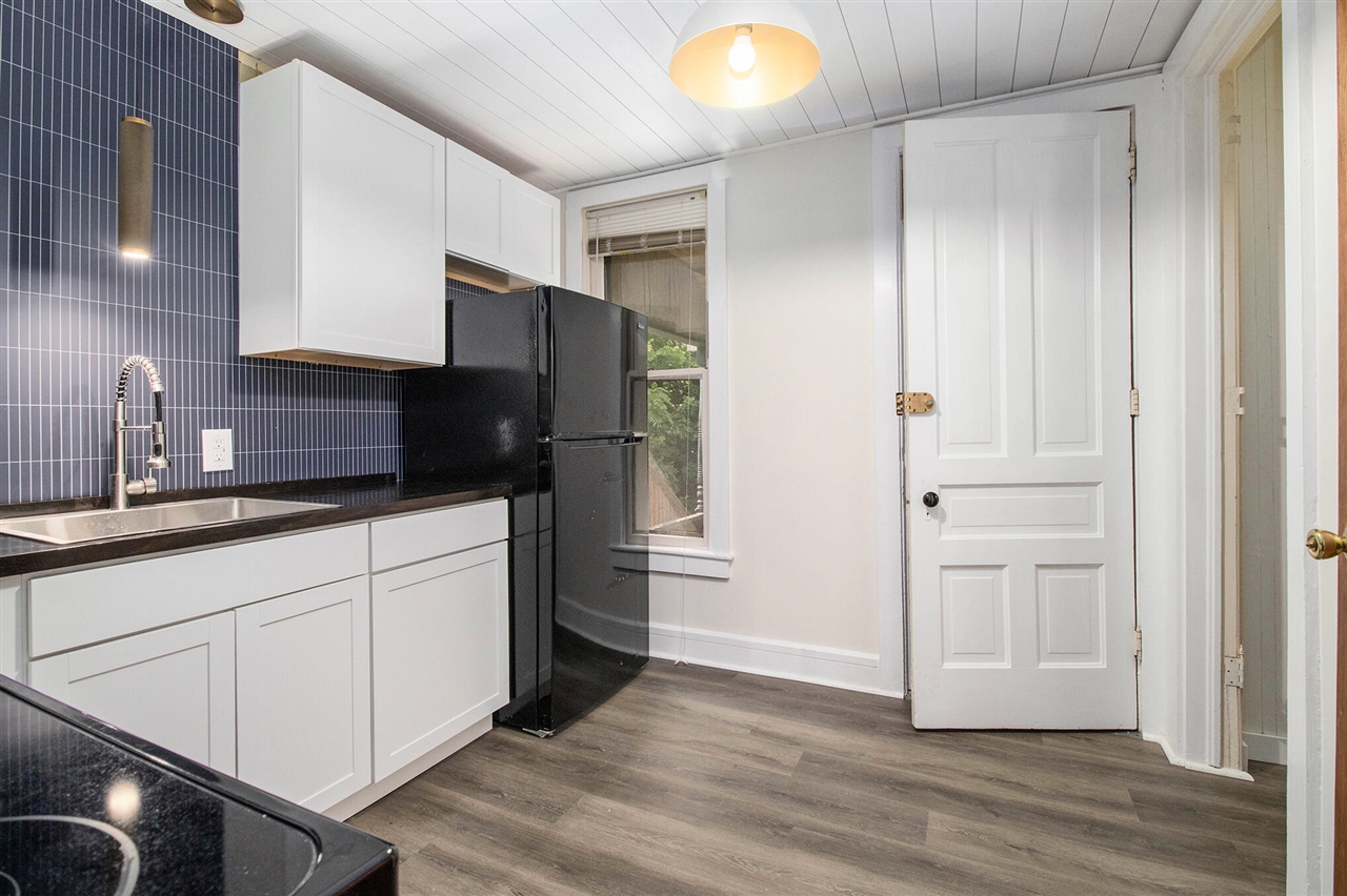 Homes for sale in Kalamazoo, MI | 719 W Vine St, Kalamazoo, MI 49008 | MLS# 70493569