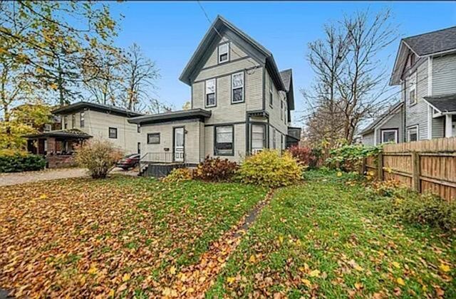 Homes for sale in Kalamazoo, MI | 719 W Vine St, Kalamazoo, MI 49008 | MLS# 70493569