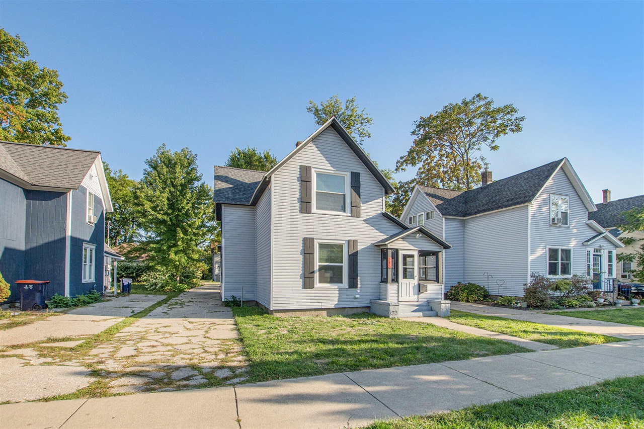 Homes for sale in Holland, MI | 215 W 14th St, Holland, MI 49423 | MLS# 70493863