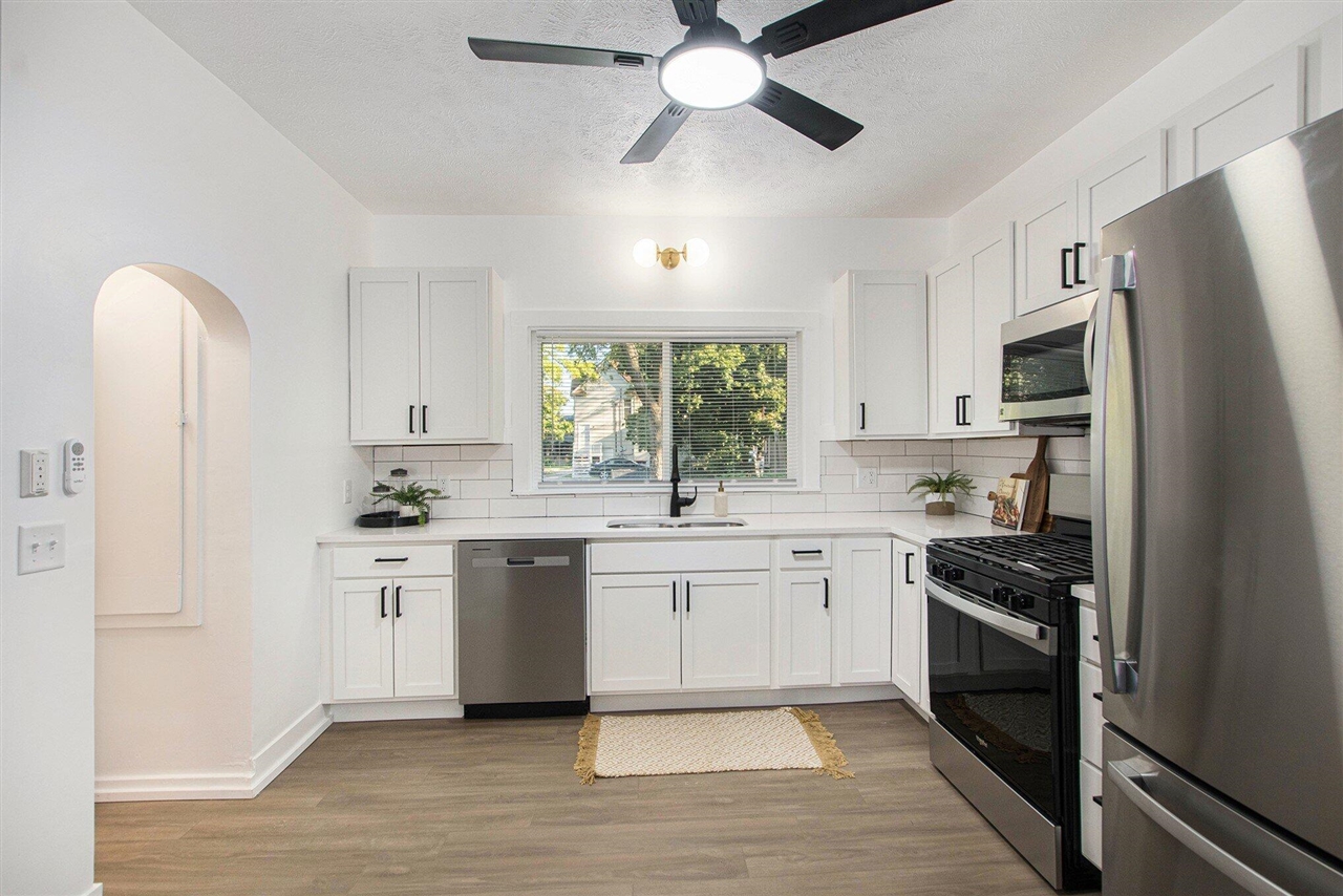 Homes for sale in Holland, MI | 215 W 14Th St, Holland, MI 49423 | MLS# 70493863