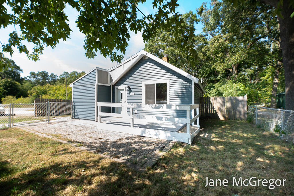 Homes for sale in Norton Shores, MI | 1312 E Broadway Ave, Norton Shores, MI 49444 | MLS# 70493929