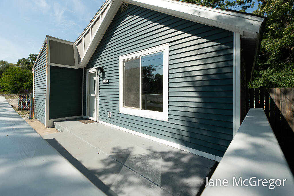 Homes for sale in Norton Shores, MI | 1312 E Broadway Ave, Norton Shores, MI 49444 | MLS# 70493929