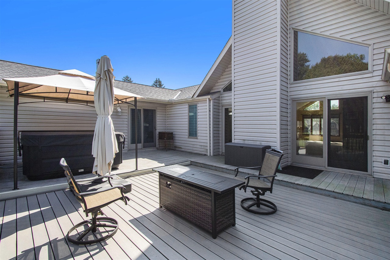 Homes for sale in Coloma, MI | 6030 Paw Paw Lake Rd, Coloma, MI 49038 | MLS# 70493974