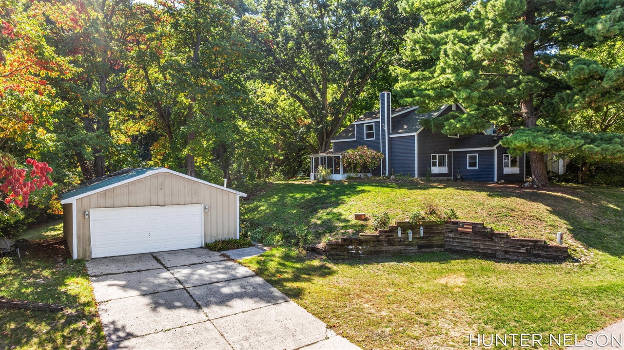 Homes for sale in Comstock Park, MI | 510 Clark St, Comstock Park, MI 49321 | MLS# 70494275