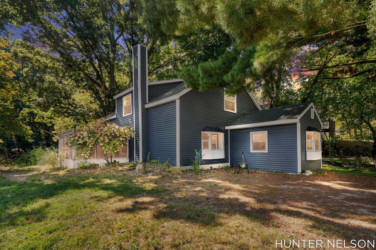 Homes for sale in Comstock Park, MI | 510 Clark St, Comstock Park, MI 49321 | MLS# 70494275