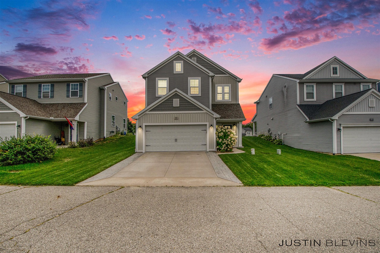 Homes for sale in Lowell, MI | 1352 Highland Hl, Lowell, MI 49331 | MLS# 70494305