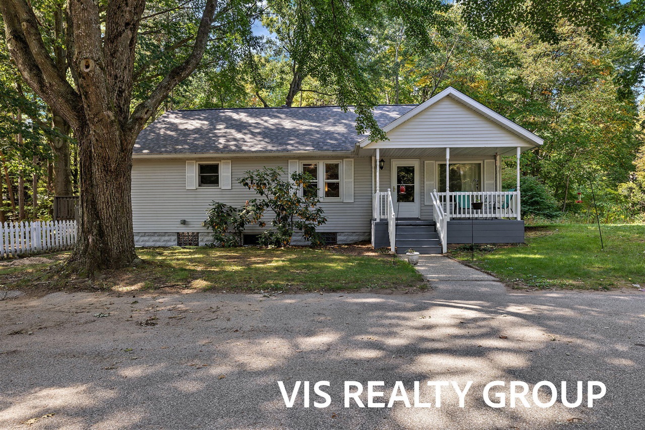 Homes for sale in Spring Lake, MI | 18046 Hickory St, Spring Lake, MI 49456 | MLS# 70494399