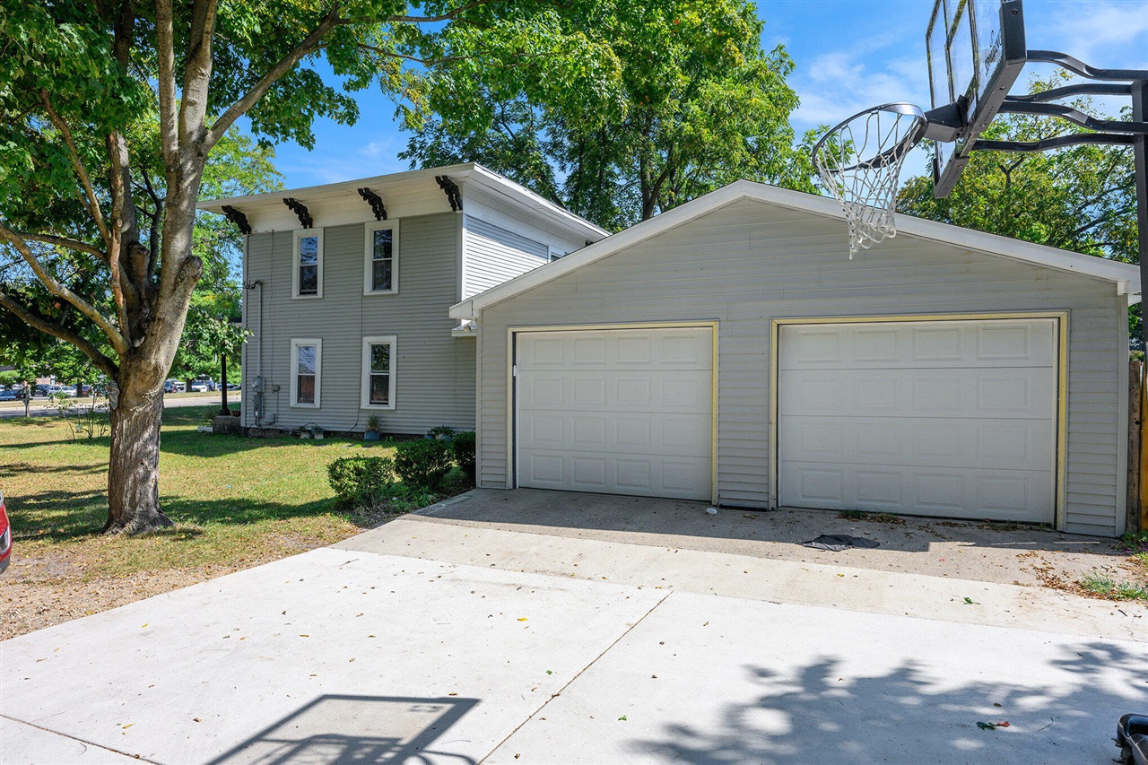 Homes for sale in Lawton, MI | 806 E 3Rd St, Lawton, MI 49065 | MLS# 70494719