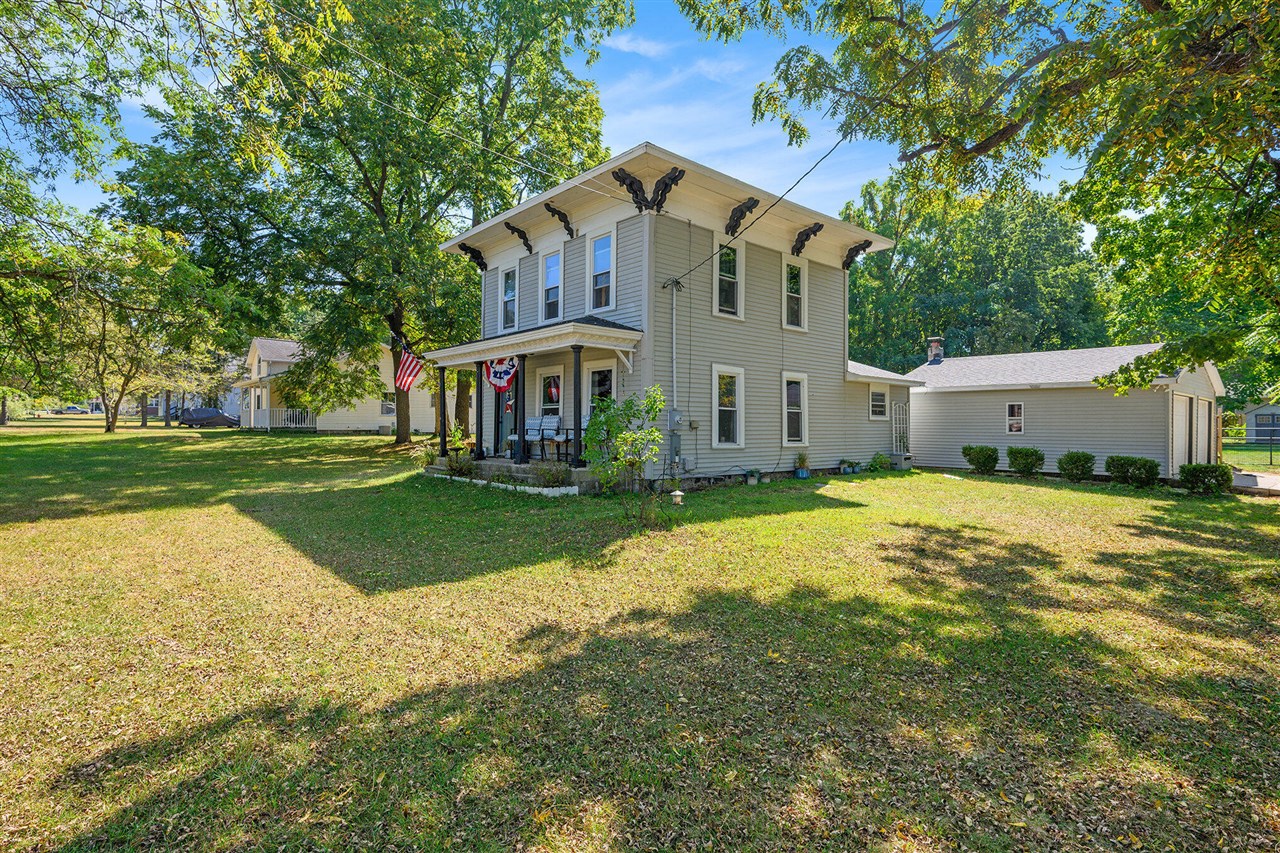 Homes for sale in Lawton, MI | 806 E 3Rd St, Lawton, MI 49065 | MLS# 70494719