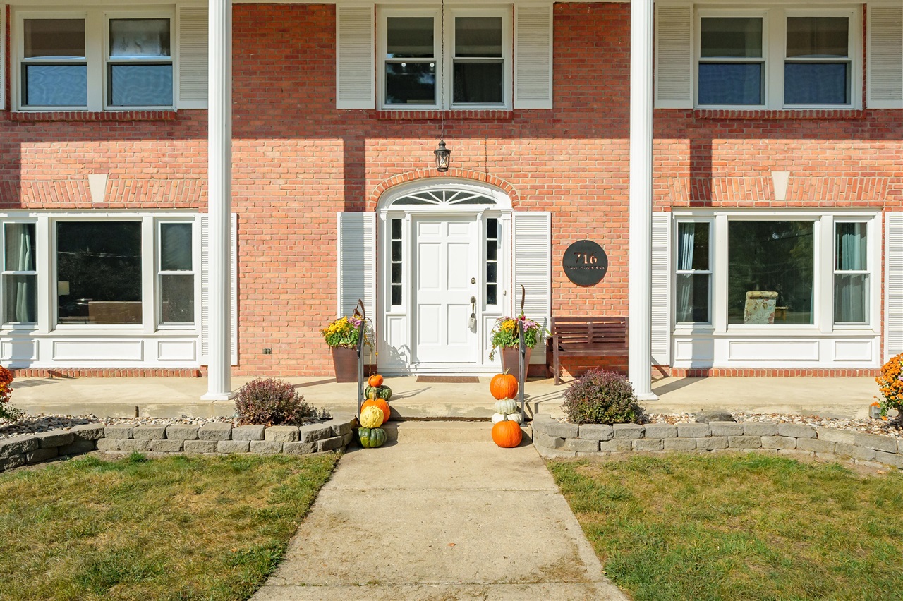 Homes for sale in Plainwell, MI | 716 W Gun River Dr, Plainwell, MI 49080 | MLS# 70494860