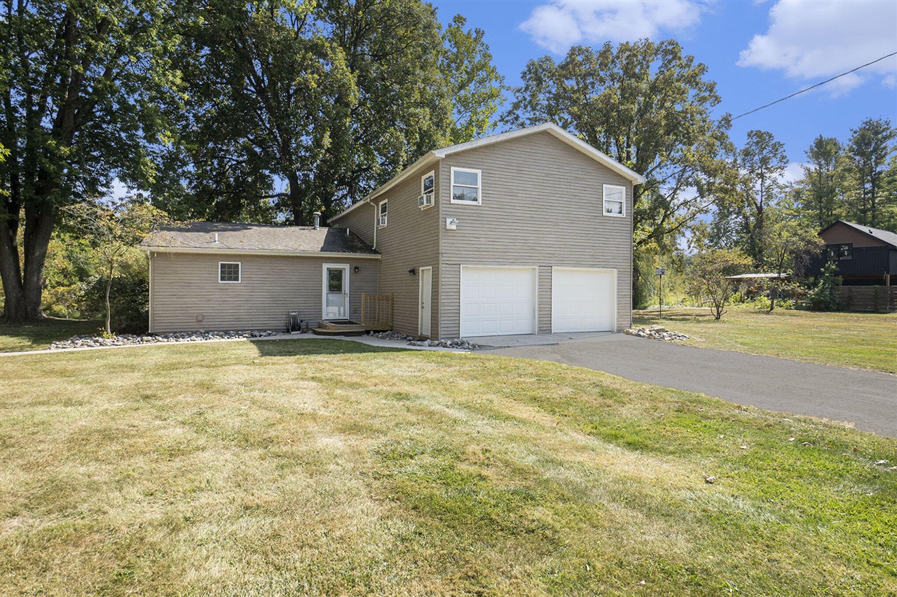 Homes for sale in Newaygo, MI | 7842 Main St, Newaygo, MI 49337 | MLS# 70494986