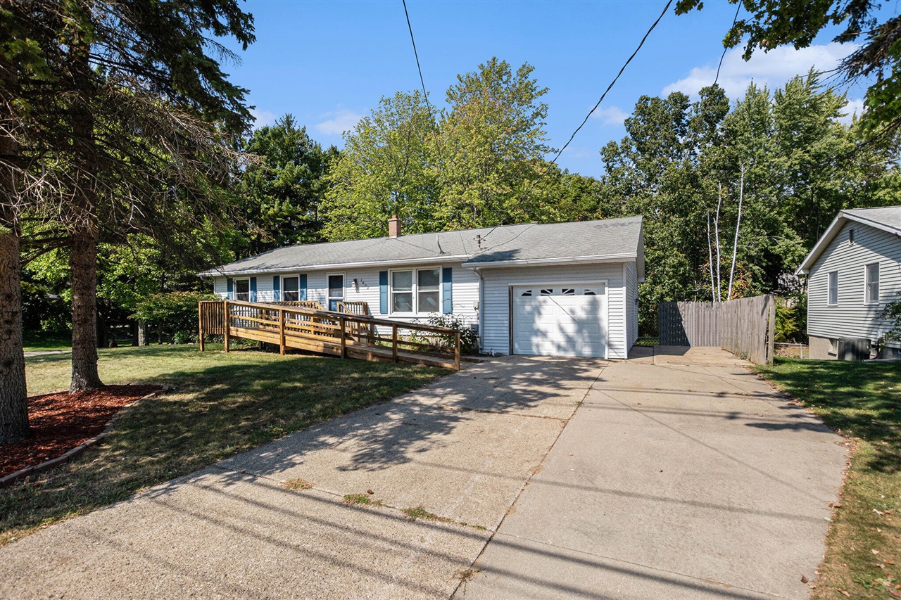 Homes for sale in Grand Haven, MI | 1603 Robbins Rd, Grand Haven, MI 49417 | MLS# 70495043