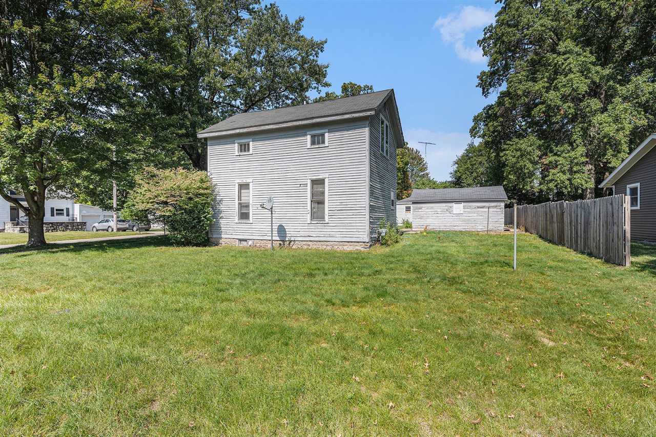 Homes for sale in Paw Paw, MI | 313 S Brown St, Paw Paw, MI 49079 | MLS# 70495147