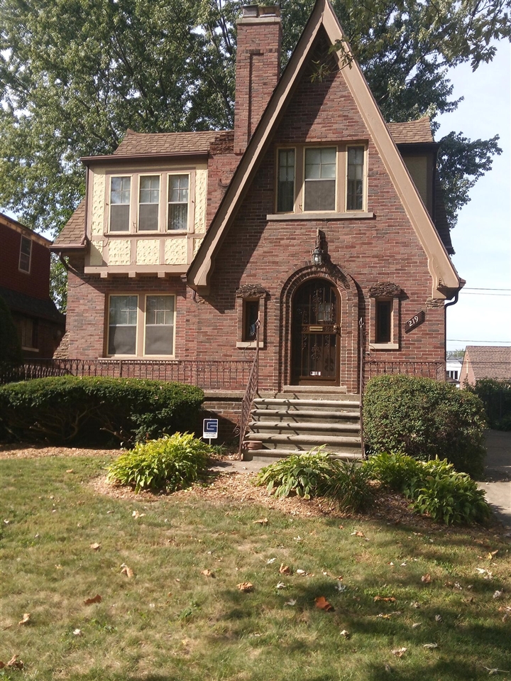 Homes for sale in Detroit, MI | 219 Lakewood St, Detroit, MI 48215 | MLS# 70495159