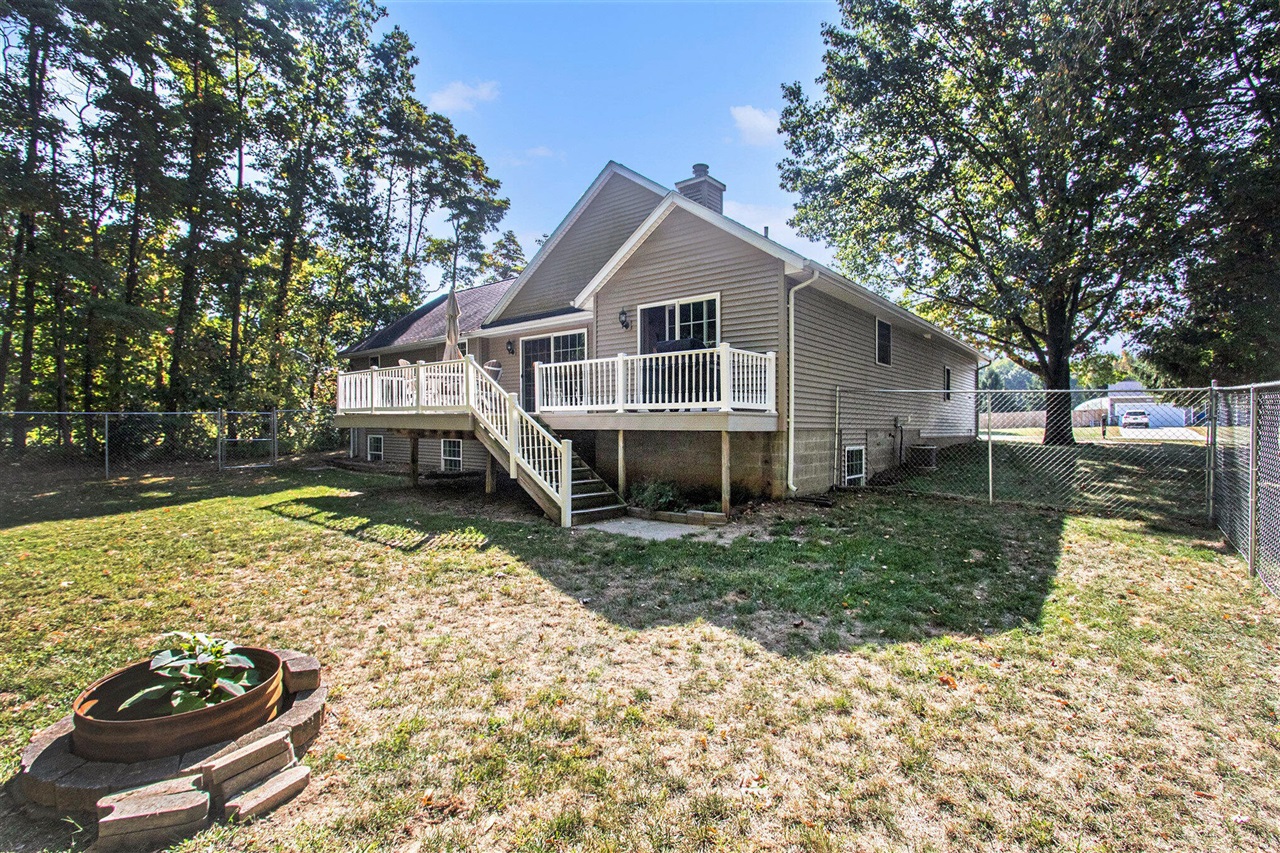 Homes for sale in Gobles, MI | 32282 Pinedale Ln, Gobles, MI 49055 | MLS# 70495166