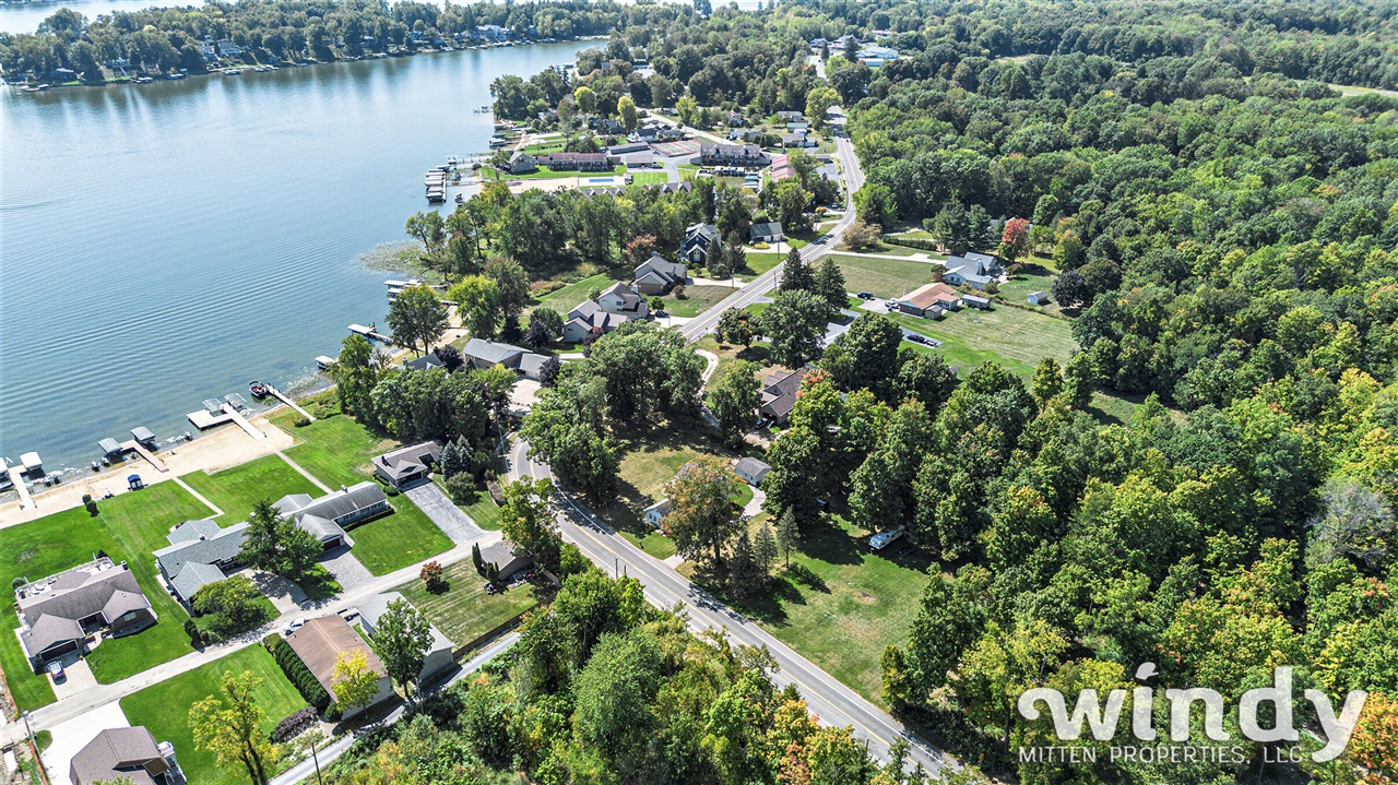 Homes for sale in Coloma, MI | 6206 Paw Paw Lake Rd, Coloma, MI 49038 | MLS# 70495229