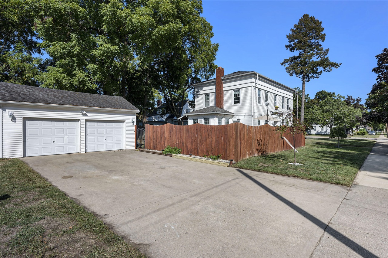 Homes for sale in Paw Paw, MI | 119 Elm St, Paw Paw, MI 49079 | MLS# 70495242