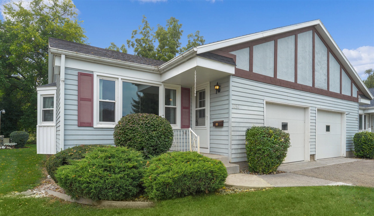 Homes for sale in Jenison, MI | 1050 Village Ln, Jenison, MI 49428 | MLS# 70495332