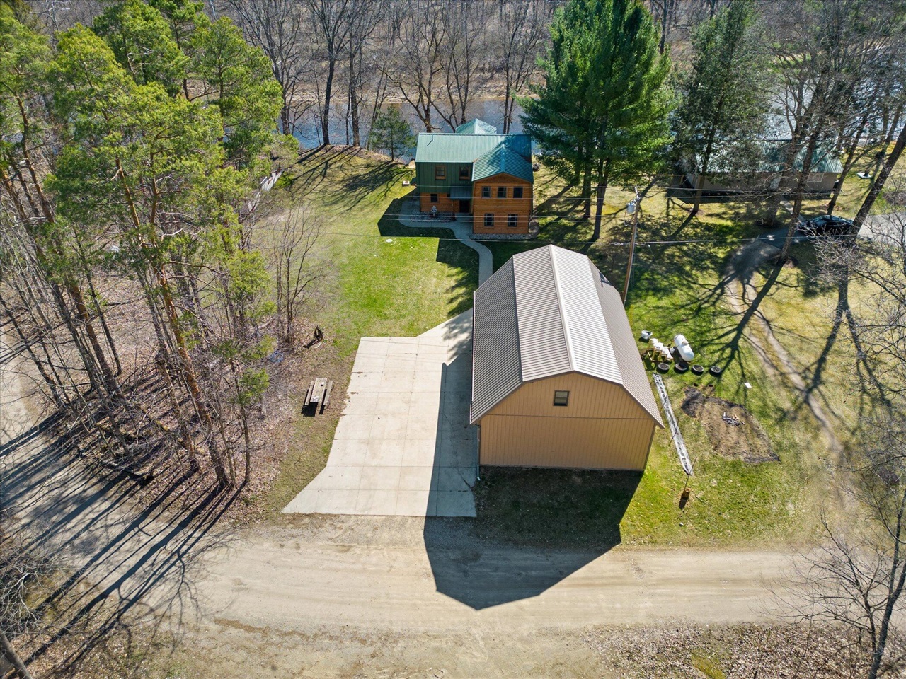 Homes for sale in Newaygo, MI | 7952 S Main St, Newaygo, MI 49337 | MLS# 70495638