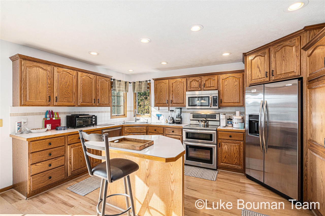 Homes for sale in Zeeland, MI | 975 Bluff Lake Dr, Zeeland, MI 49464 | MLS# 70495675