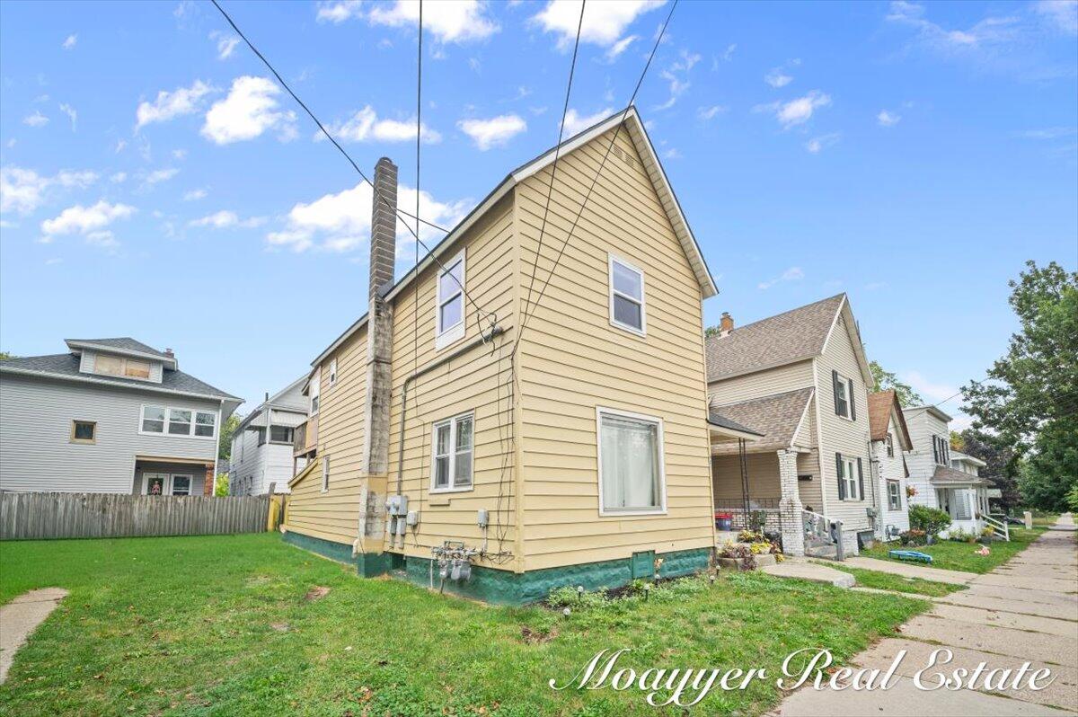 Homes for sale in Grand Rapids, MI | 921 4Th St, Grand Rapids, MI 49504 | MLS# 70495703