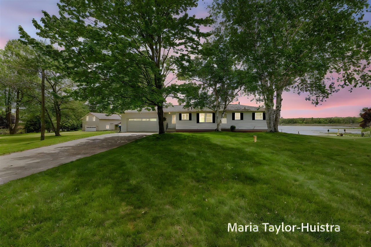 Homes for sale in Grand Haven, MI | 16040 Robrick Ave, Grand Haven, MI 49417 | MLS# 70495827