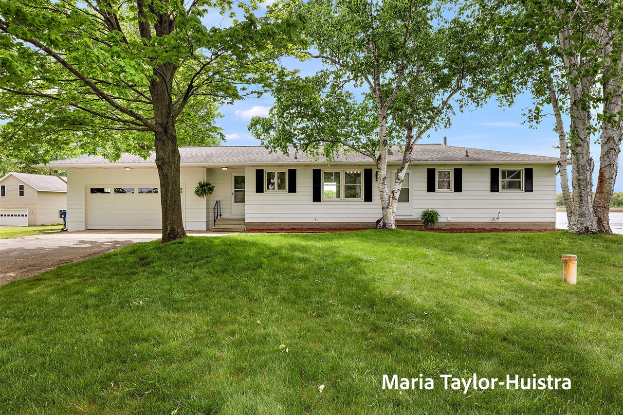 Homes for sale in Grand Haven, MI | 16040 Robrick Ave, Grand Haven, MI 49417 | MLS# 70495827