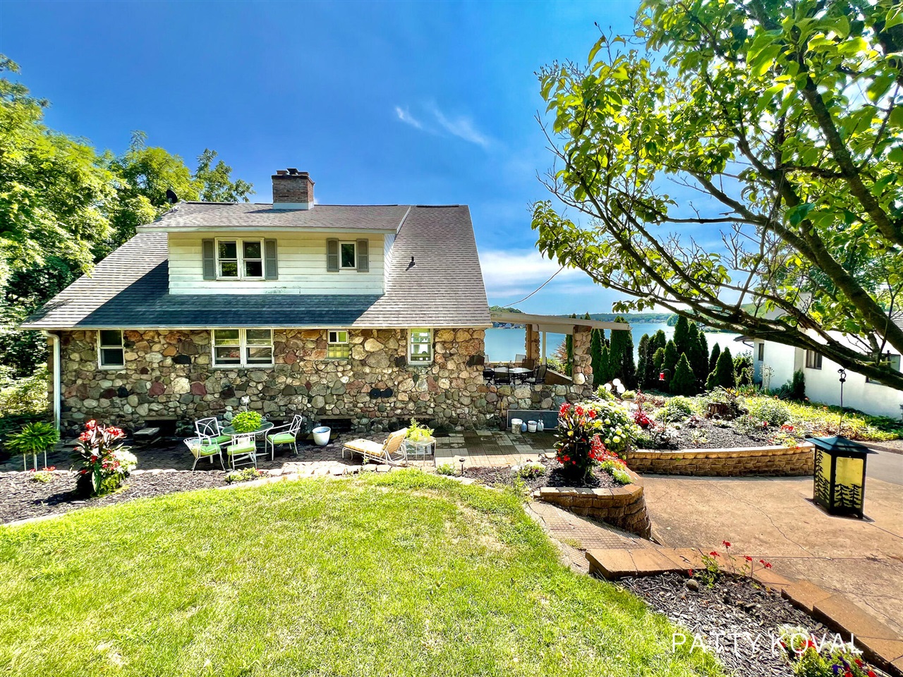 Homes for sale in Caledonia, MI | 446 Bayview Ct, Caledonia, MI 49316 | MLS# 70496406