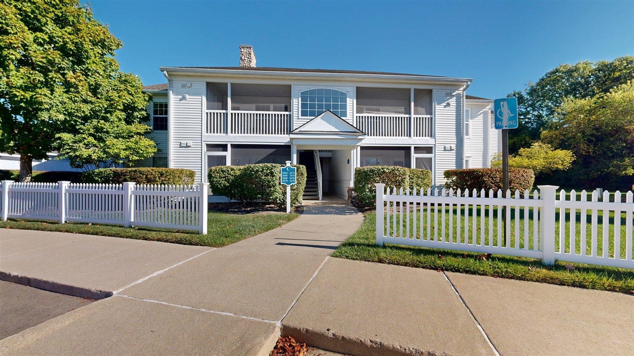 Homes for sale in Ann Arbor, MI | 2678 S Knightsbridge Cir, Ann Arbor, MI 48105 | MLS# 70497258