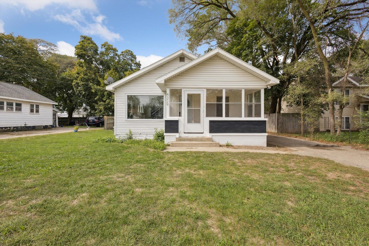 Homes for sale in Grand Rapids, MI | 4329 Thorndyke Ave, Grand Rapids, MI 49548 | MLS# 70497316