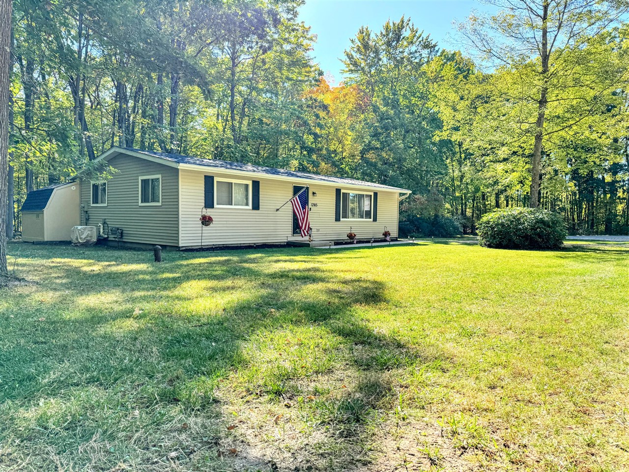 Homes for sale in Stanwood, MI | 12165 Chinook Dr, Stanwood, MI 49346 | MLS# 70497462