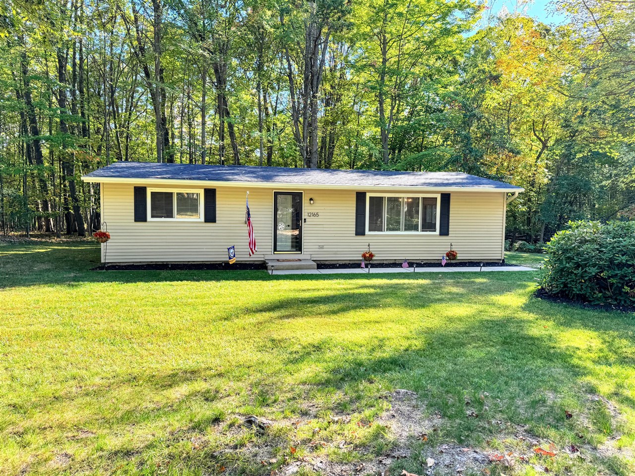 Homes for sale in Stanwood, MI | 12165 Chinook Dr, Stanwood, MI 49346 | MLS# 70497462