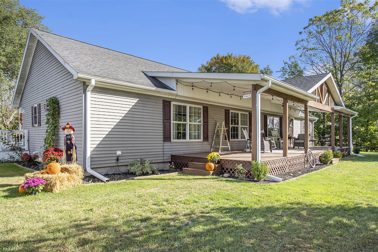 Homes for sale in Bronson, MI | 912 W Colon Rd, Bronson, MI 49028 | MLS# 70497526