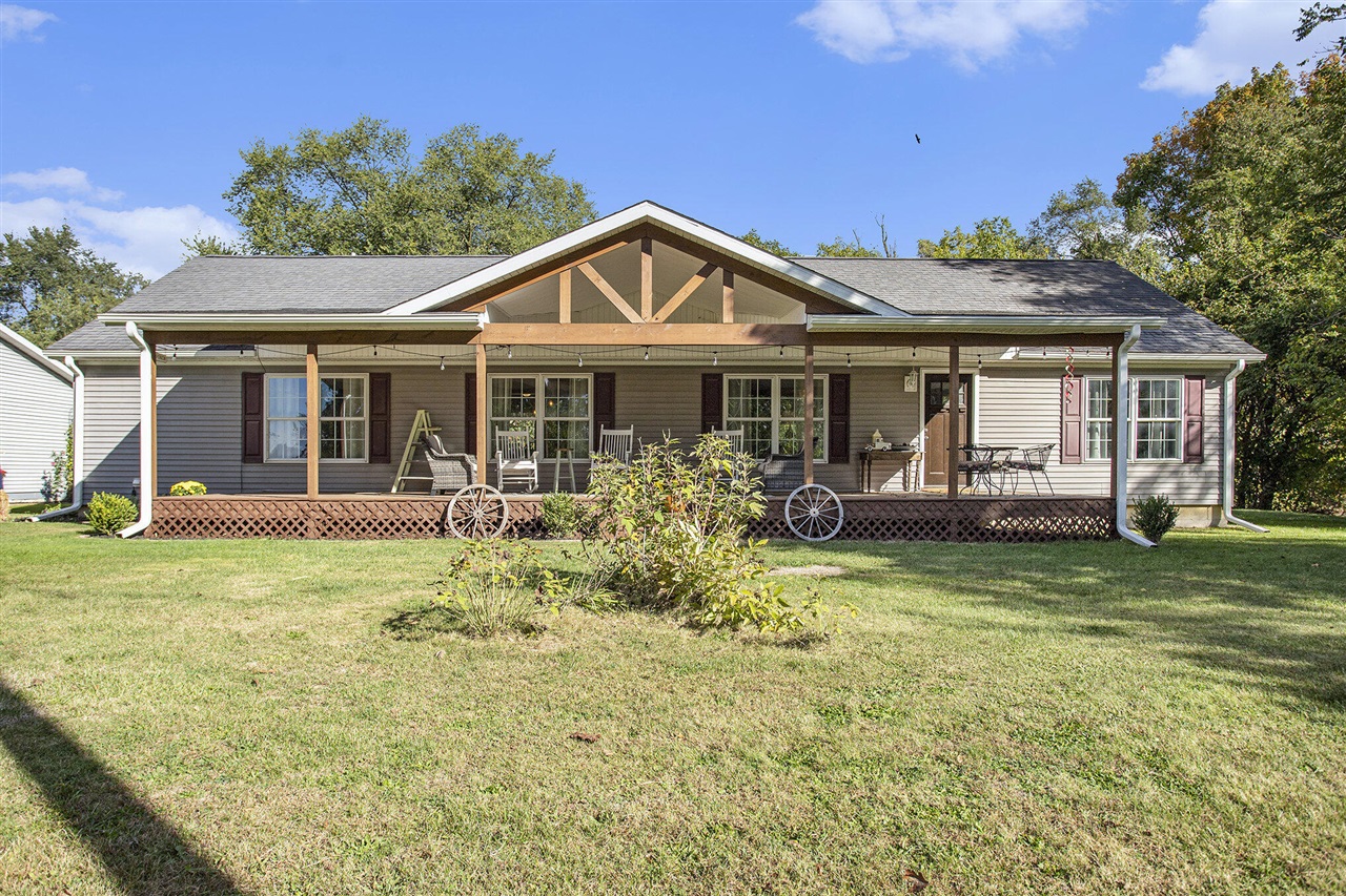 Homes for sale in Bronson, MI | 912 W Colon Rd, Bronson, MI 49028 | MLS# 70497526