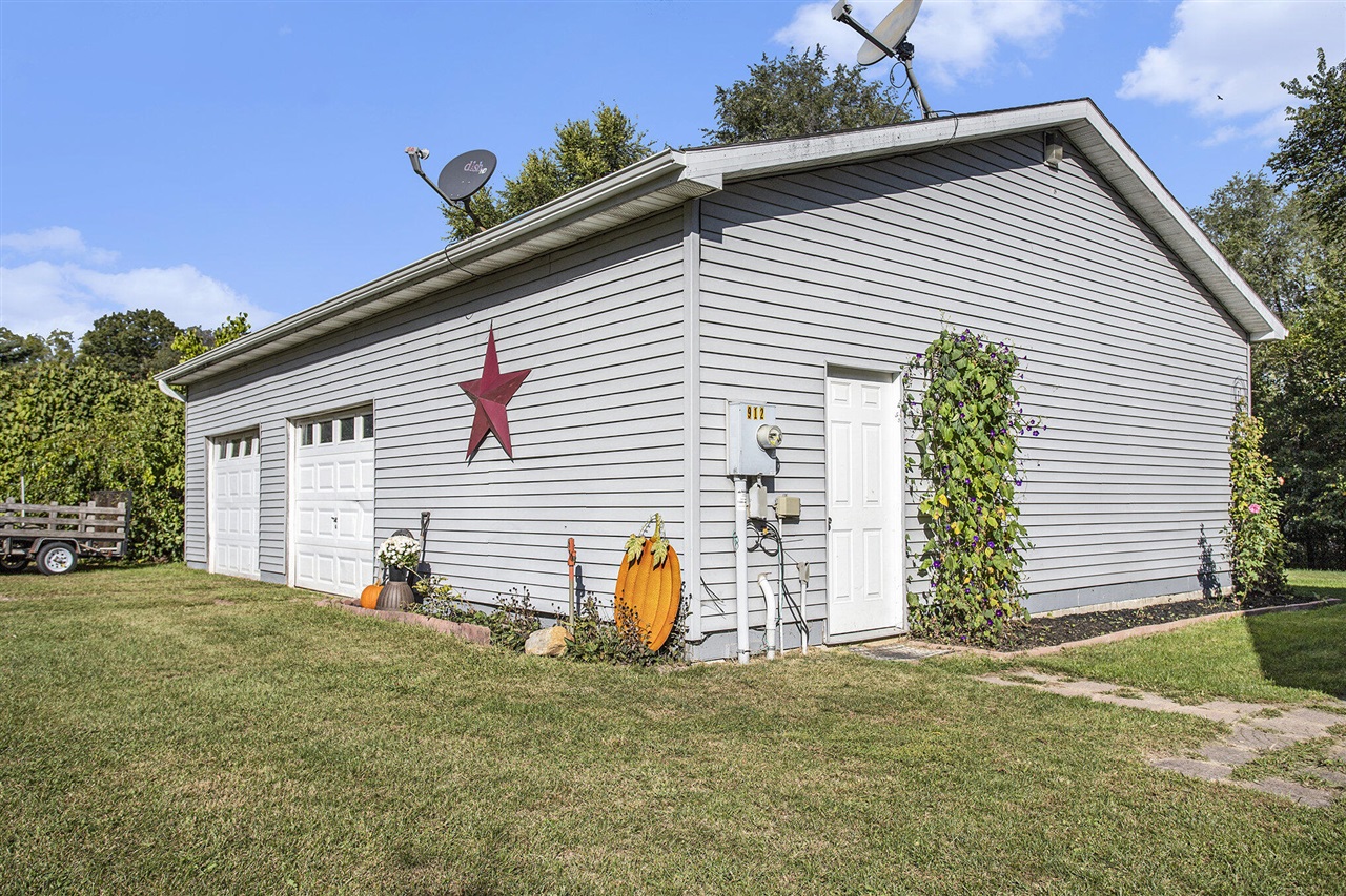 Homes for sale in Bronson, MI | 912 W Colon Rd, Bronson, MI 49028 | MLS# 70497526