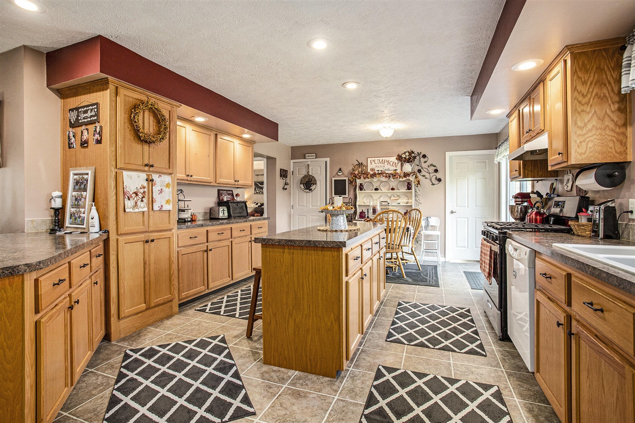 Homes for sale in Bronson, MI | 912 W Colon Rd, Bronson, MI 49028 | MLS# 70497526